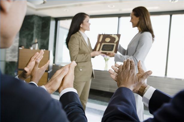 article-new-thumbnail-ehow-images-a04-7u-35-boost-morale-employee-awards-800x800