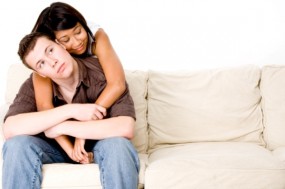 clingy_woman_relationship_mistakes